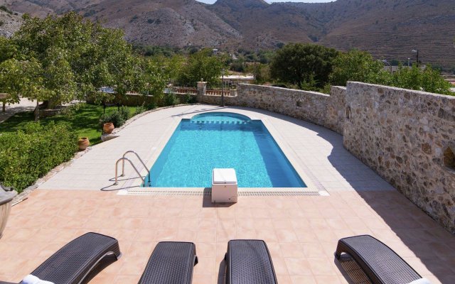 Greek-style Villa in Impros for 10 people with Private Pool