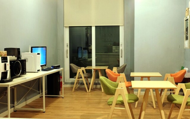 Atelier Hostel