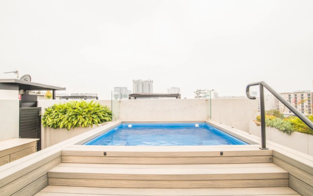 Inner City Penthouse With Private Rooftop
