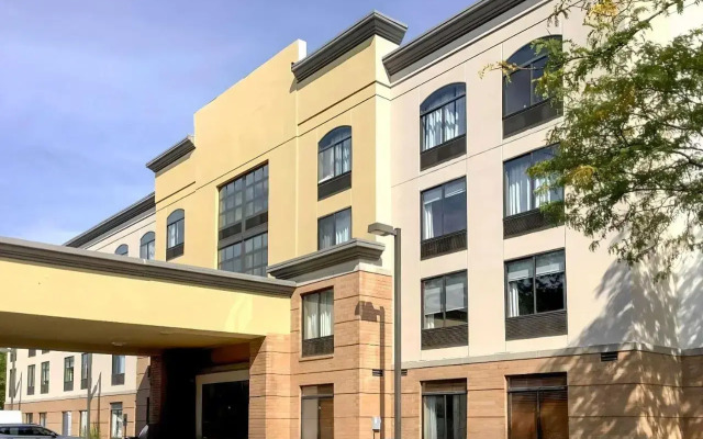 Comfort Inn & Suites Arlington Heights