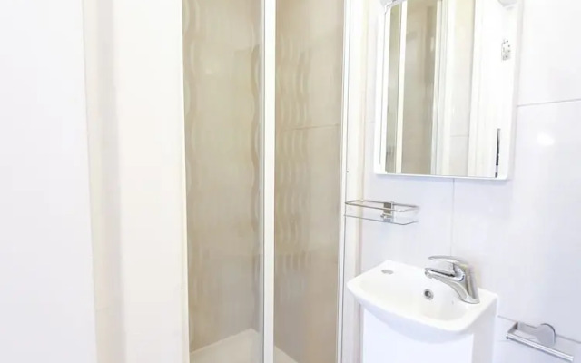 Modern Studio in the Heart of Acton