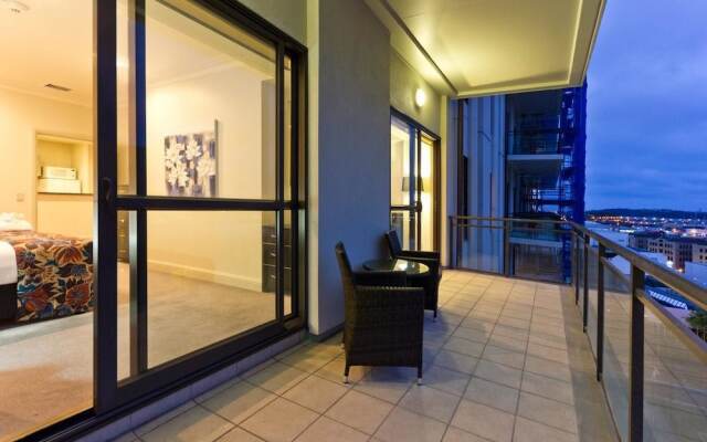 QV Air-conditioned Apartment with Carpark (904) – Balcony – Auckland