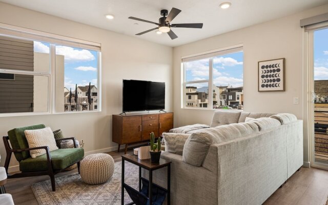 Palm Cove 2 Bedroom Condo