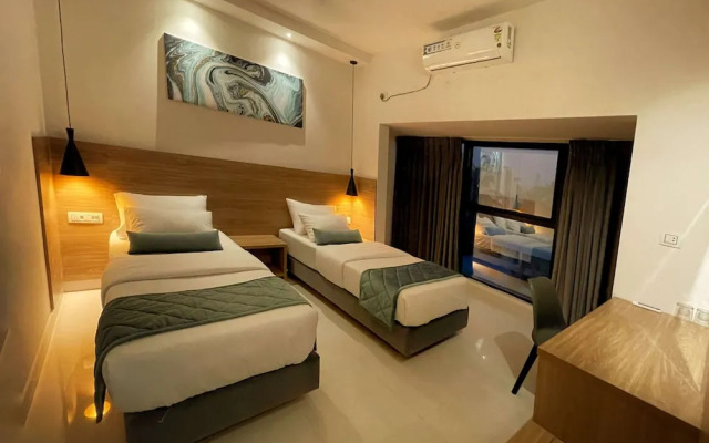 Eiffel Suites