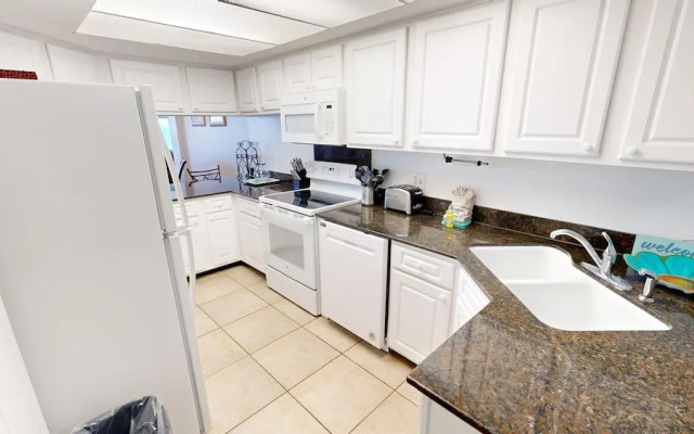 Inlet Reef 502 2 Bedroom Condo by RedAwning