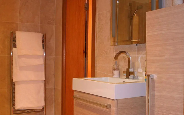 Kingsview Apartment