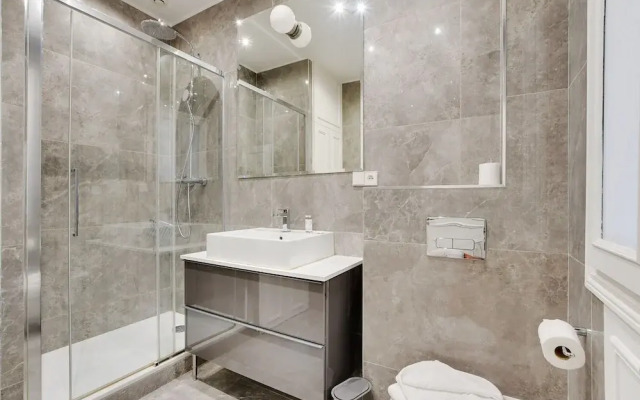 Charming Apartment - 1br/4p - Place Victor Hugo