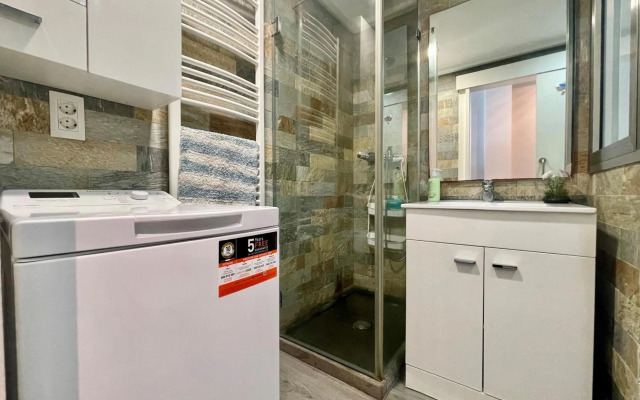 Hierro 19 Las Canteras Beach. Parking Available