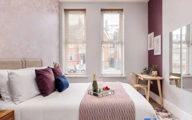 Spacious Seaside 2-Bed Apt w/ Free Gym & Parking