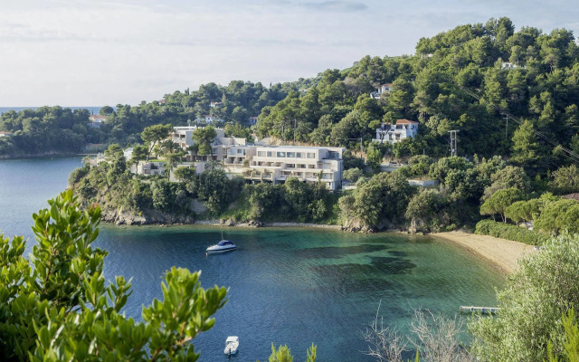 Cape Kanapitsa Hotel & Suites