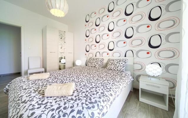 Apartments Mali Nono