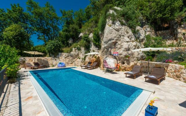 Villa Stone-Exceptional private Estate