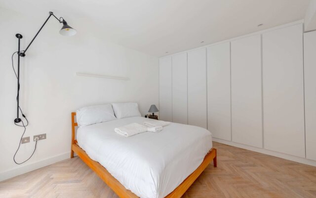 Sleek & Stylish 2BD Flat - Warren Street