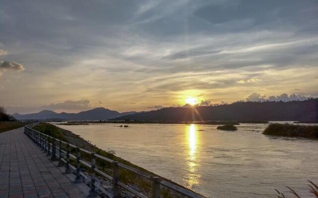 Mekong Riverside Resort Camping