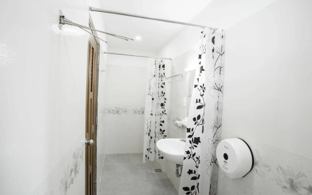 Camila Airport Hotel