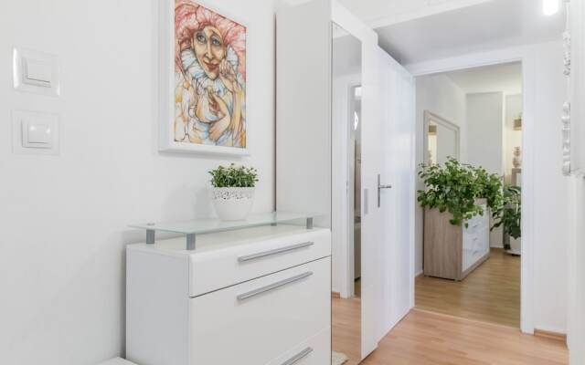 PRIVATE APARTMENT ISARSTRAßE