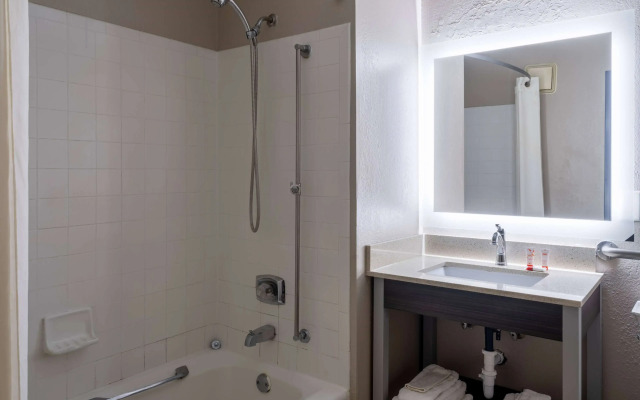 Super 8 by Wyndham Merrillville