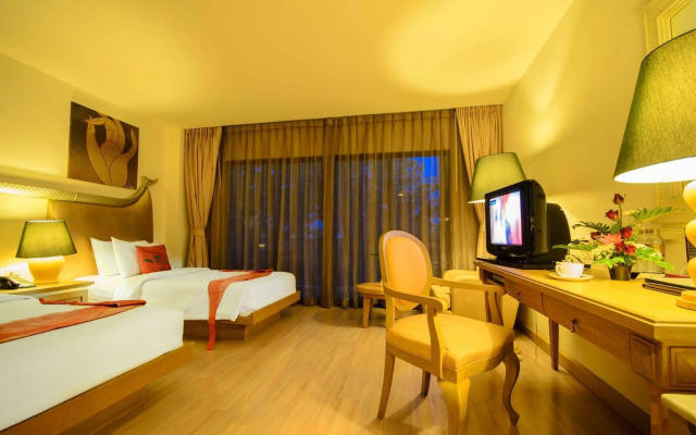 The StandardX Bangkok Phra Arthit