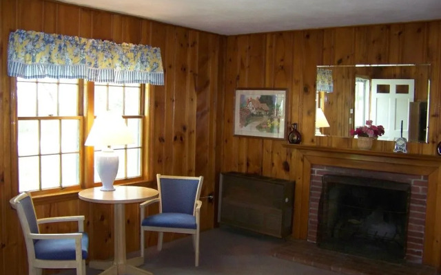 Colonial Village Motel and Cottages