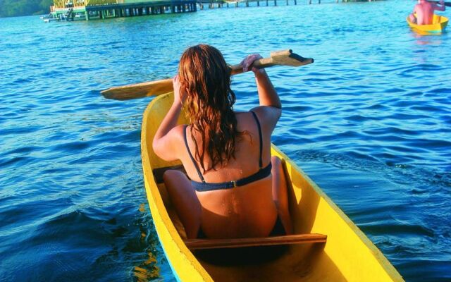 Punta Caracol Acqua Lodge