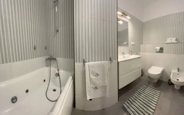 Red Hotel Riviera Suite & Lake