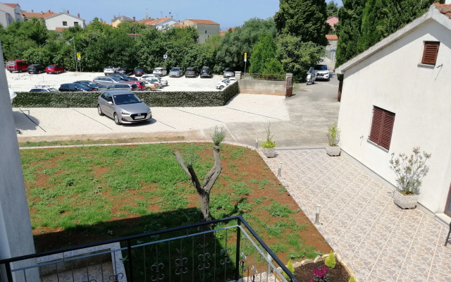 Viktor Rooms and Apartments