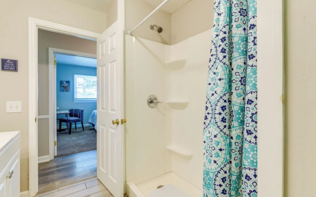 Charming Jonesville Home w/ Grill - Near Wineries!