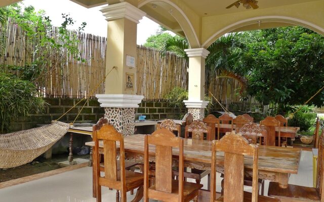 DLM Pensionne House