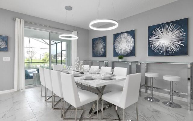 Stunning House With Private Pool