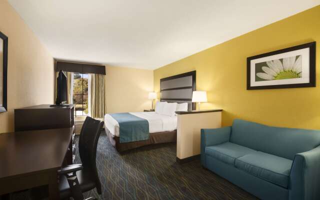 Days Inn & Suites by Wyndham Commerce