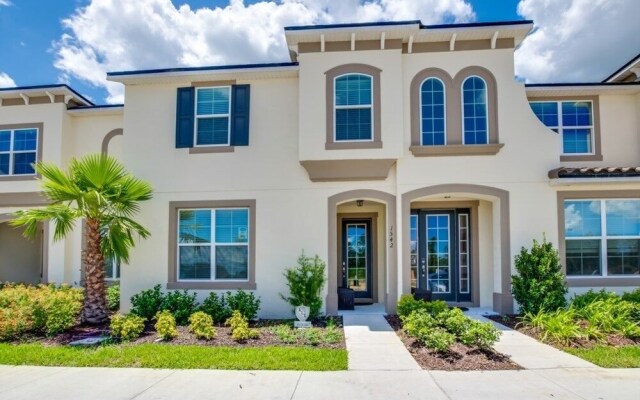 Orlando Newest Resort Community Town Home 5 Bedroom Townhouse by Redawning