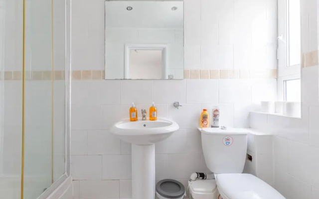 Spacious 3BD Flat, Close to Tube - Fulham!