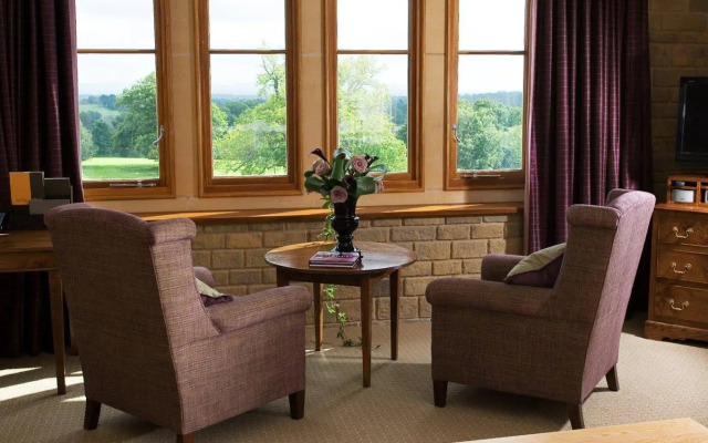 South Lodge Hotel