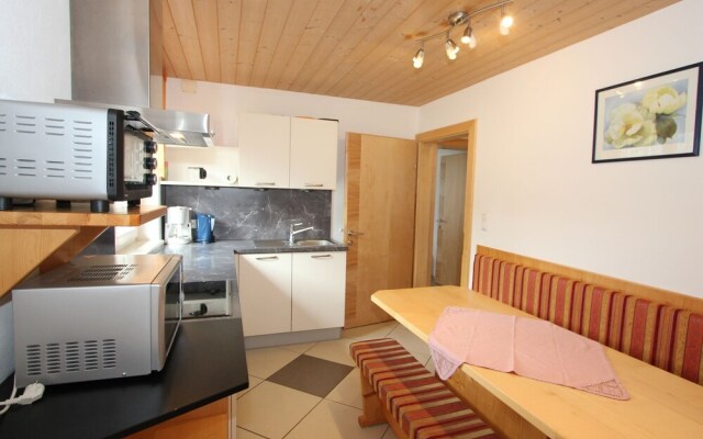 Hilltop Apartment in Aschau im Zillertal near Ski Area