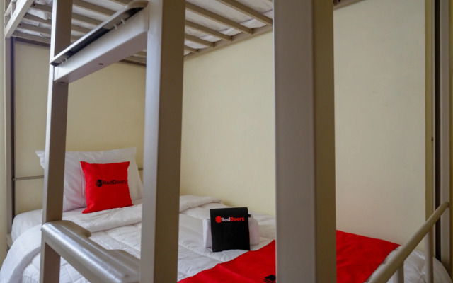 RedDoorz Hostel near Kota Lama Semarang