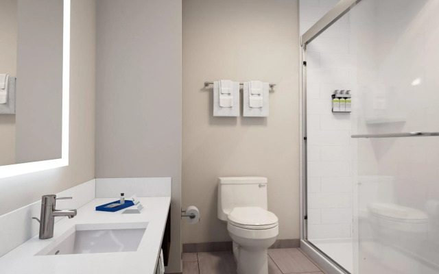Holiday Inn Express and Suites Phoenix Midtown