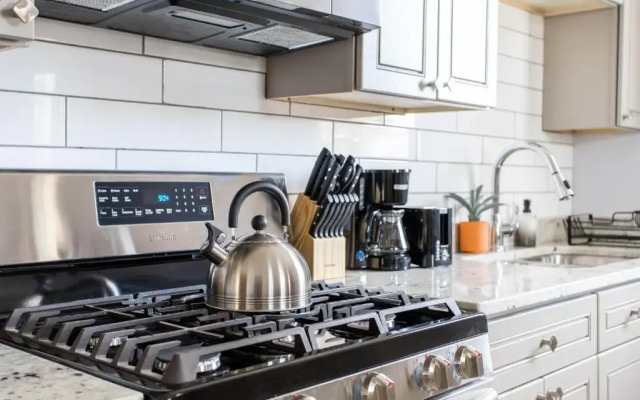Stylish and Cute 2BR Apartment Near Wrigley!