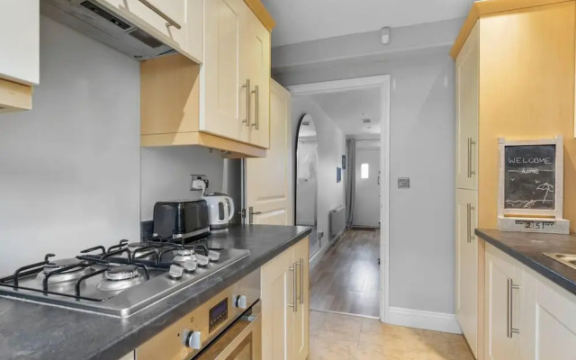 Perfect Location, dog Friendly Beautiful Home