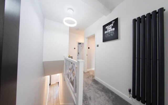 Luxury 3-bed Apartment in Bournemouth Nr Beach