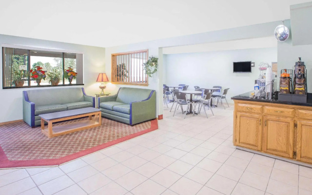 Quality Inn & Suites Howe - Sturgis