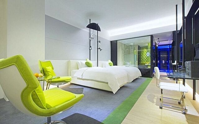 Cineaste Garden Hotel
