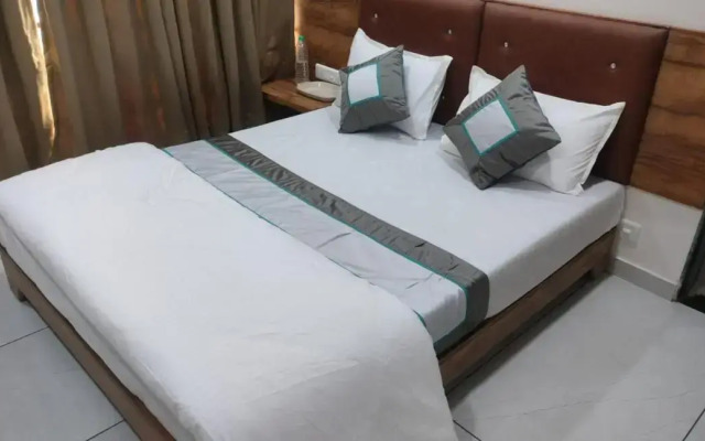 Hotel Relax AC Dormitory