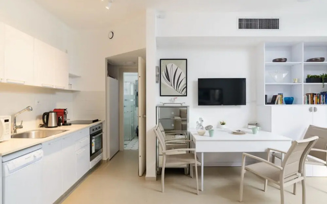 Quiet Hideaway & Terrace near Beach by FeelHome