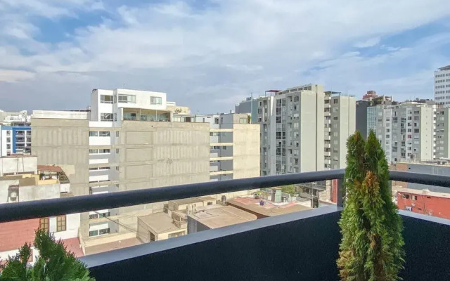 Lovely 2BR With Balcony in Miraflores