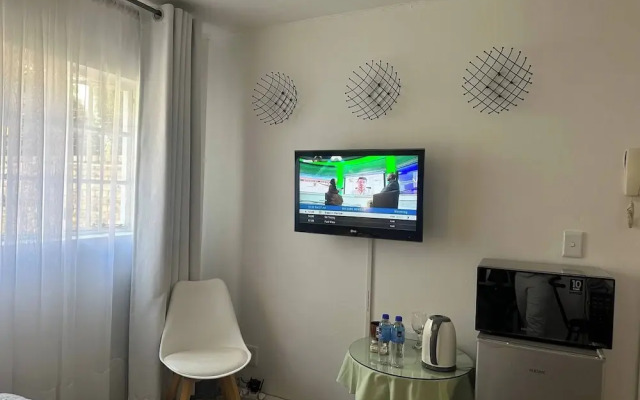 Charming Executive Studio, Solar Power, Wifi