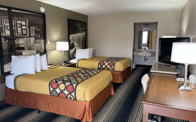 Deluxe Inn & Suites