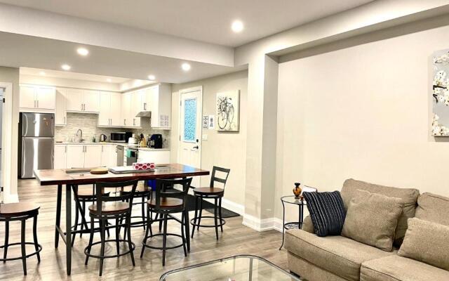 Charming, Comfortable Apartment in Pickering