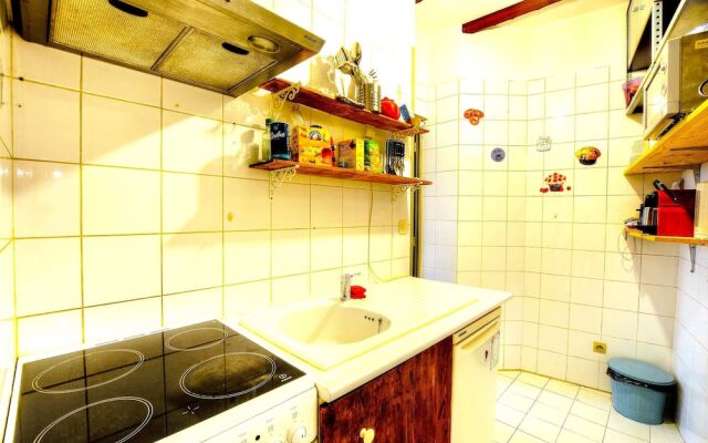 Rustic 1 Bedroom Apartment in Montmarte