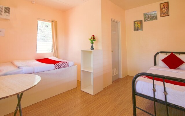 J5 Guest House & Restobar by OYO Rooms