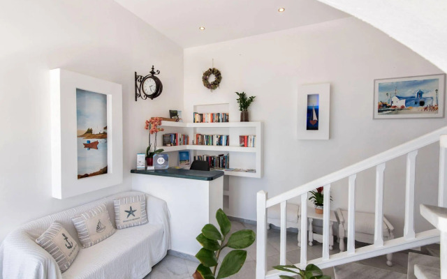 Blue Waves Suites & Apartments To Kyma
